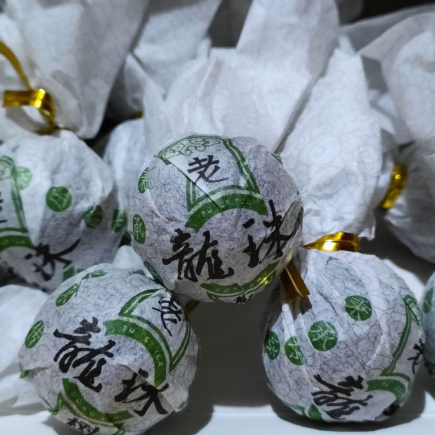 Мятный Хо Тонг Старое Дерево Жемчуг Дракона рассыпной прессованный мягкий пуэр сырой — фото 3