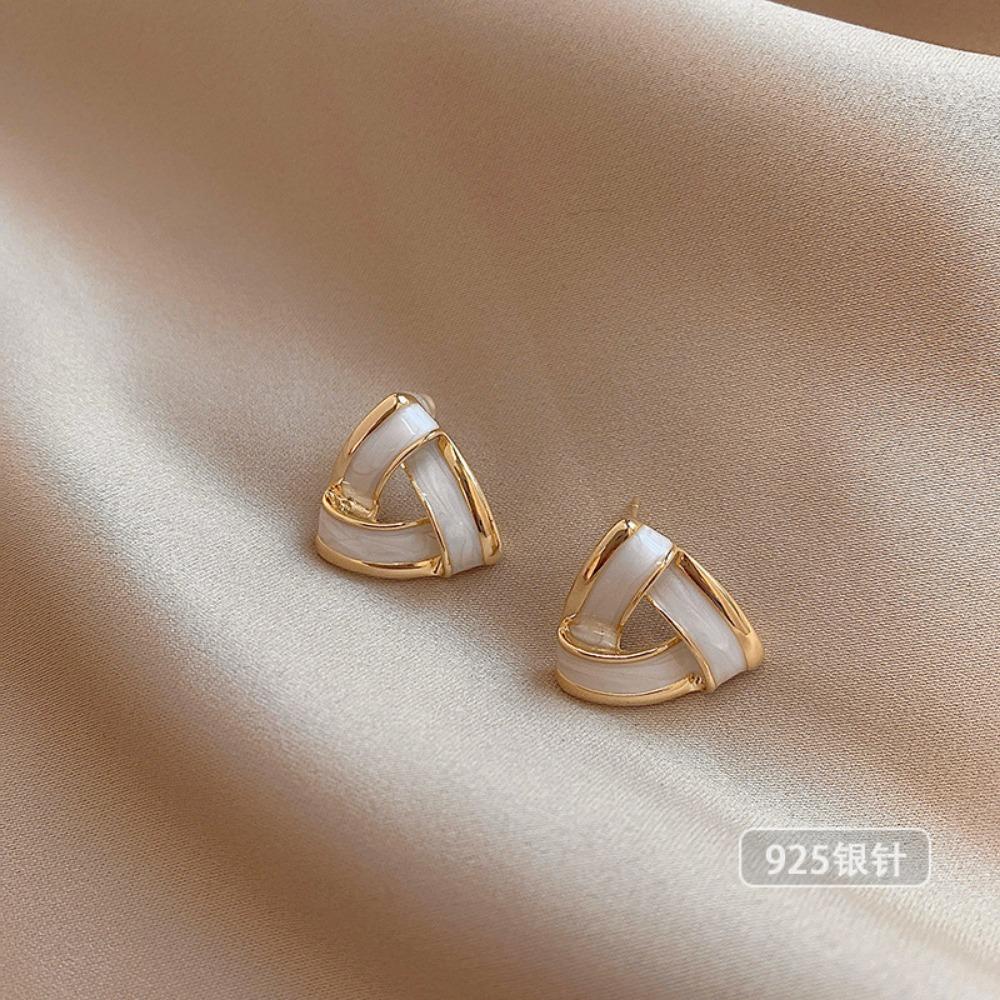 Versatile Earrings Femininity Pearl Stud Earrings Silver Needle Niche Design High-end Earrings