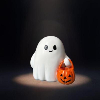 Niedliche Geisterstatue Halloween-Geist mit Kürbisstatue Harz Gruselige Halloween-Geisterfigur Ornament Heim-Desktop-Dekor