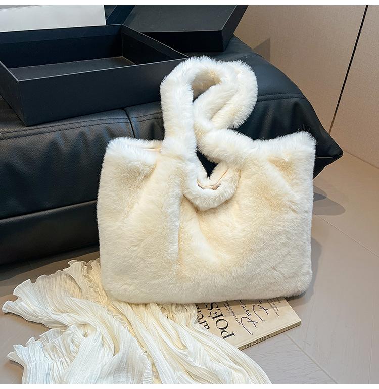 Winter Cute Plush Bag Women 2025 New Fashion Versatile Handbag Shoulder Bag Large Capacity Commuter Tote Bag