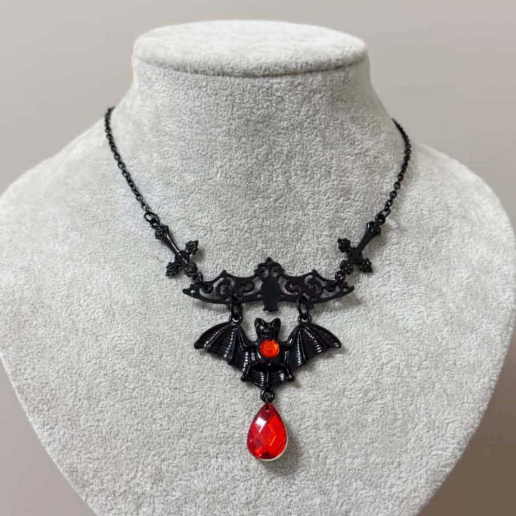Collana a Croce Vittoriana con Pietre Preziose di Ametista e Rubino per Gioielli Gotici da Donna