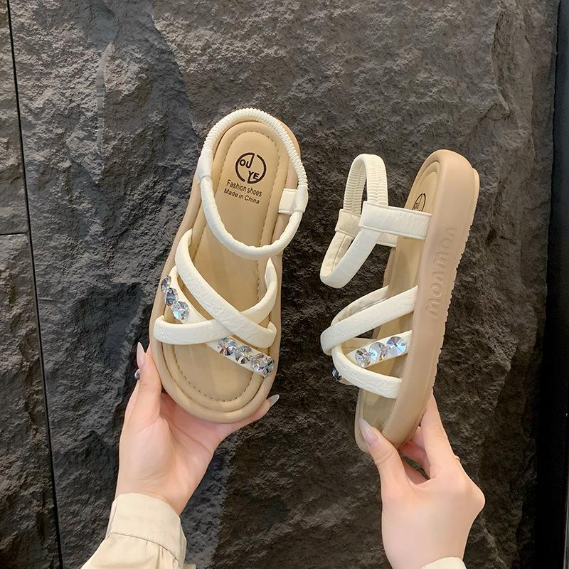 Flat sandals women's 2025 new summer wear with skirt casual sports beach shoes student Roman sandals