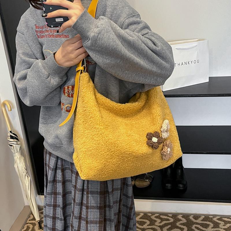 2025 Autumn and Winter New Large-capacity Woolen Messenger Bag Women's Versatile Japanese Solid Color Shoulder Bag Niche Tote Bag