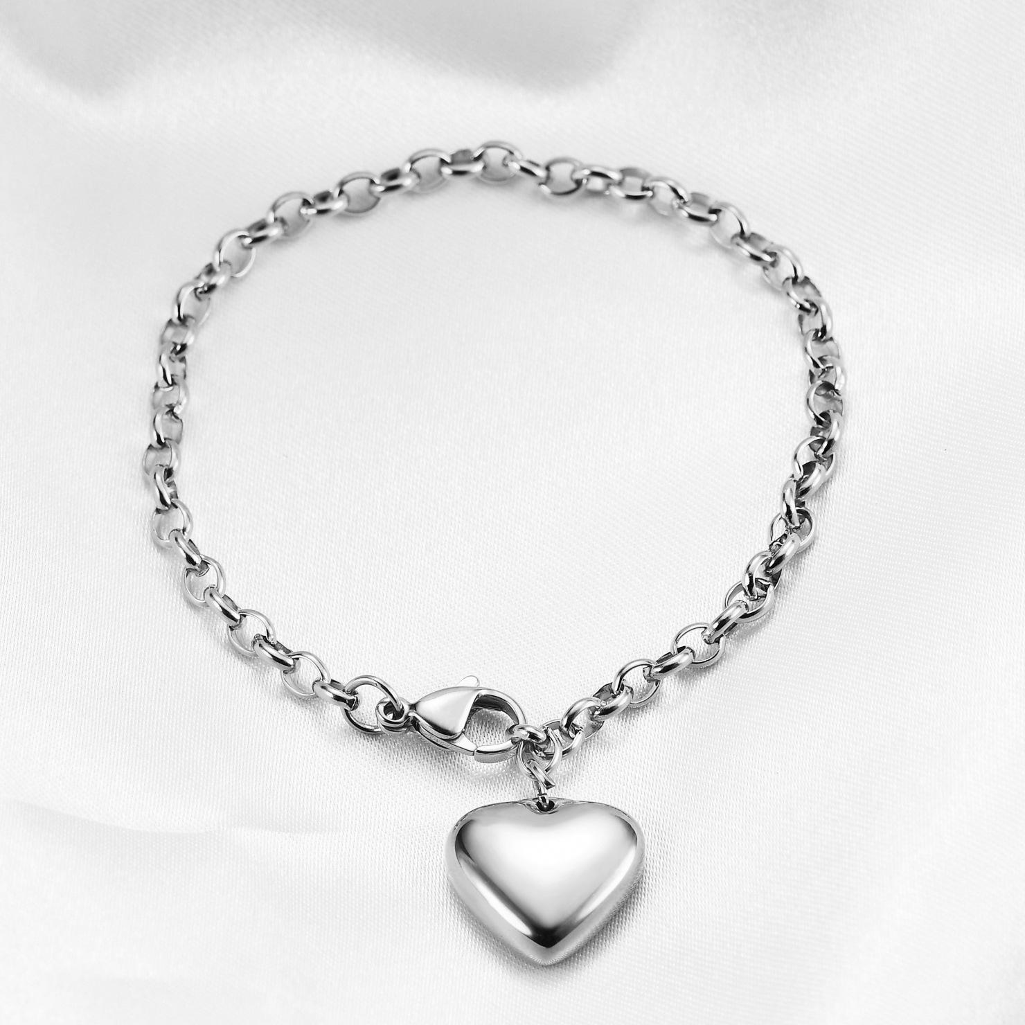 European & American Fashion Titanium Steel Heart Bracelet - Adjustable Stainless Steel Design for Women