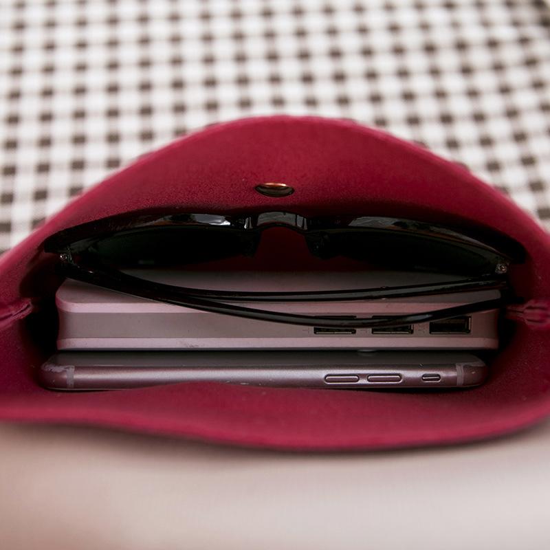 A Women's Shoulder Color Scheme Mobile Phone Bag Summer New Bag Cover Pendant Deer Crossbody Mobile Phone Bag