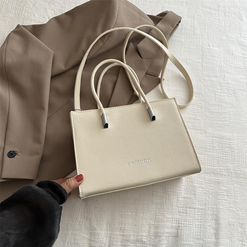 

Stylish Minimalist Black And White Pu Handbag For Women Ideal For Spring 2024 Work Commutes білий
