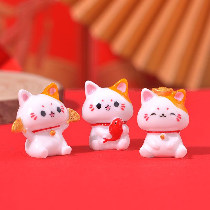 Micro Landscape Lucky Cat Resin Craft - Cute Car Console & Home Decoration Gift