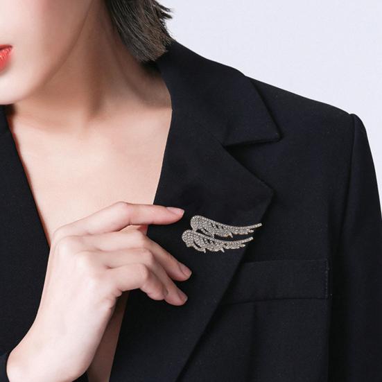 Women Alloy Brooch Pin, Wings Shape Lapel Badge with Sparkling Rhinestones, Brooch Versatile Accessory for Sweaters Collars Hats Bags Coats Scarves