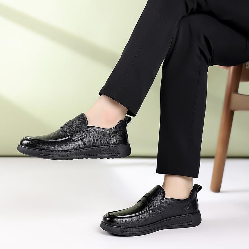 2026 Men's Soft Sole Leather Loafers: Breathable, Fashionable, Slip-on Driving Shoes