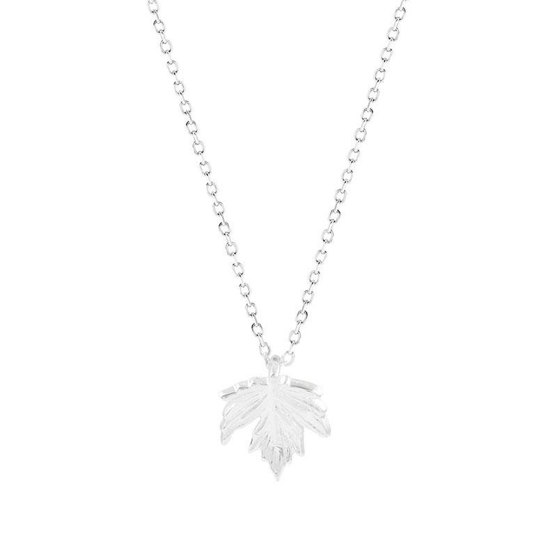 Small fresh personality simple Mori students collarbone chain Korean version of literary and generous maple leaf necklace women