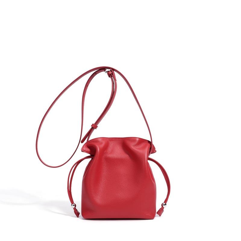 Korean version of leather drawstring cloud bag women's new versatile lucky bag mobile phone bag casual simple work commuter messenger bag