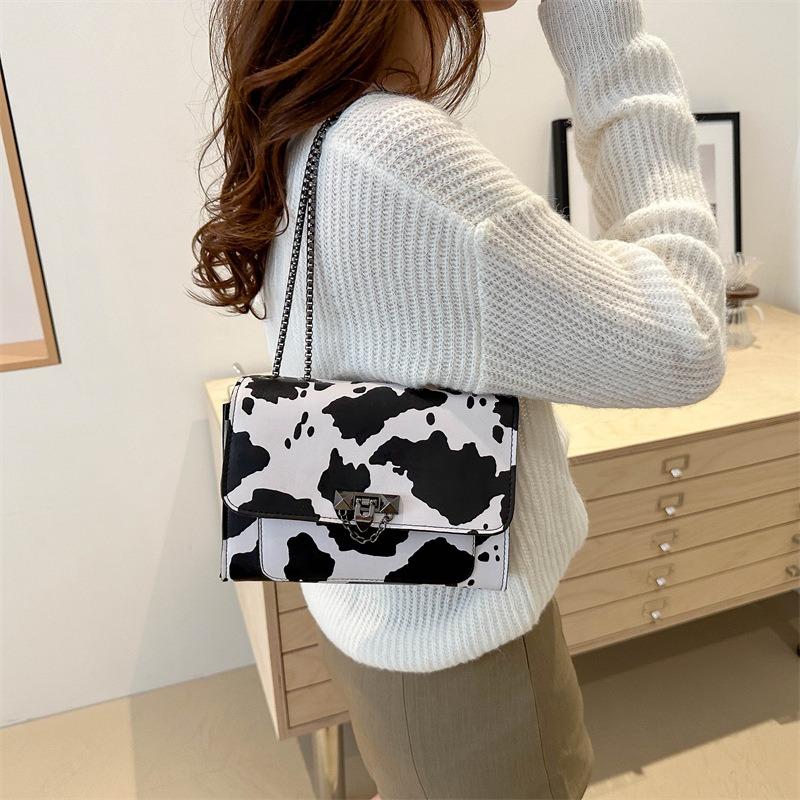 New portable casual retro trend small bag niche design aesthetic personality messenger small square bag