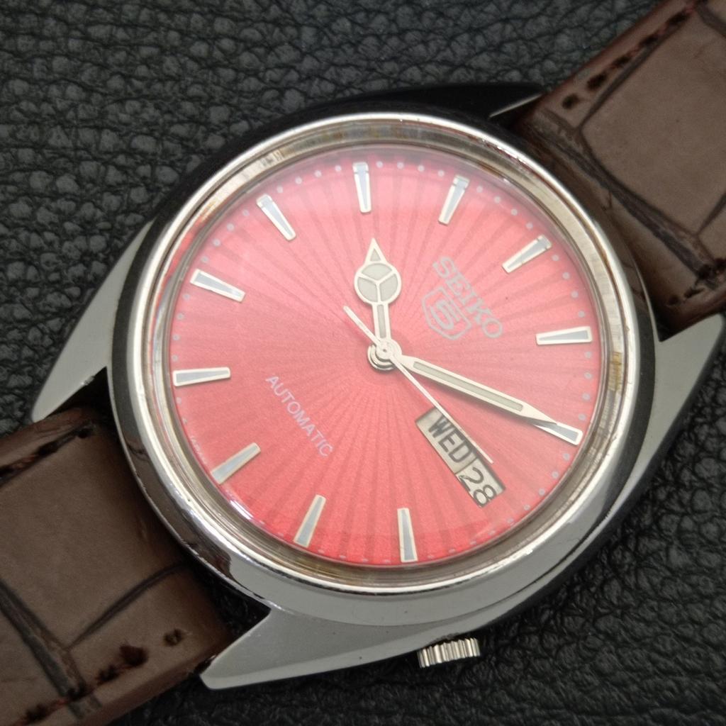 JAPAN 7009A VINTAGE SEIKO 5 AUTOMATIC MENS RED COLOR DIAL WATCH a701364-5 R206a-a701364