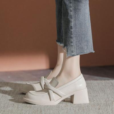 Małe skórzane buty damskie na wiosnę i jesień Nowe grube dno Retro Średnio wysokie obcasy Chunky Heel Loafers Shoes