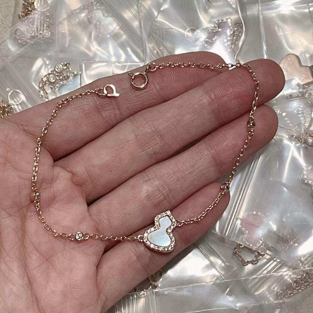 V Gold High Version Gourd White Fritillary Bracelet Women s Thick Plated Real Gold Agate Diamond Bracelet