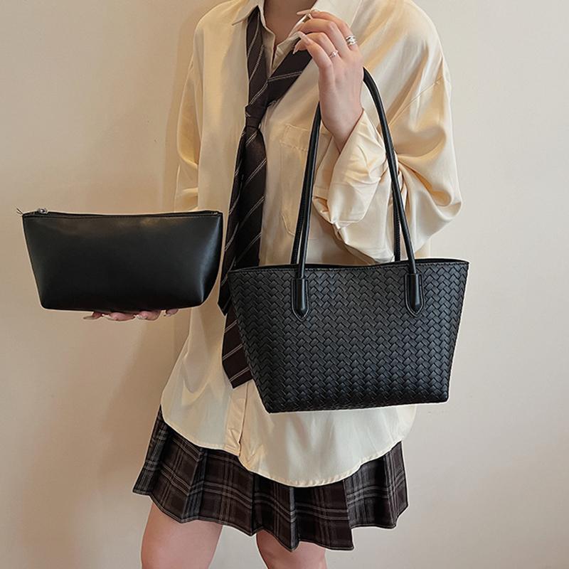 

Yogodlns Woven Tote Bag for Women Large Woven Handbag Soft Leather Shoulder Bag Work Shopper Travel Tote Bag with Purse 23x9x18cm чорний