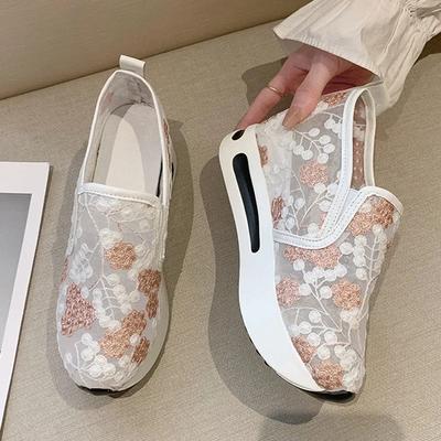 Modne Sneakersy na Platformie z Haftem Kwiatowym dla Kobiet Wsuwane Oddychające Siateczkowe Buty Casual Kobieta Wiosna Lato Gruba Podeszwa Mokasyny Damskie