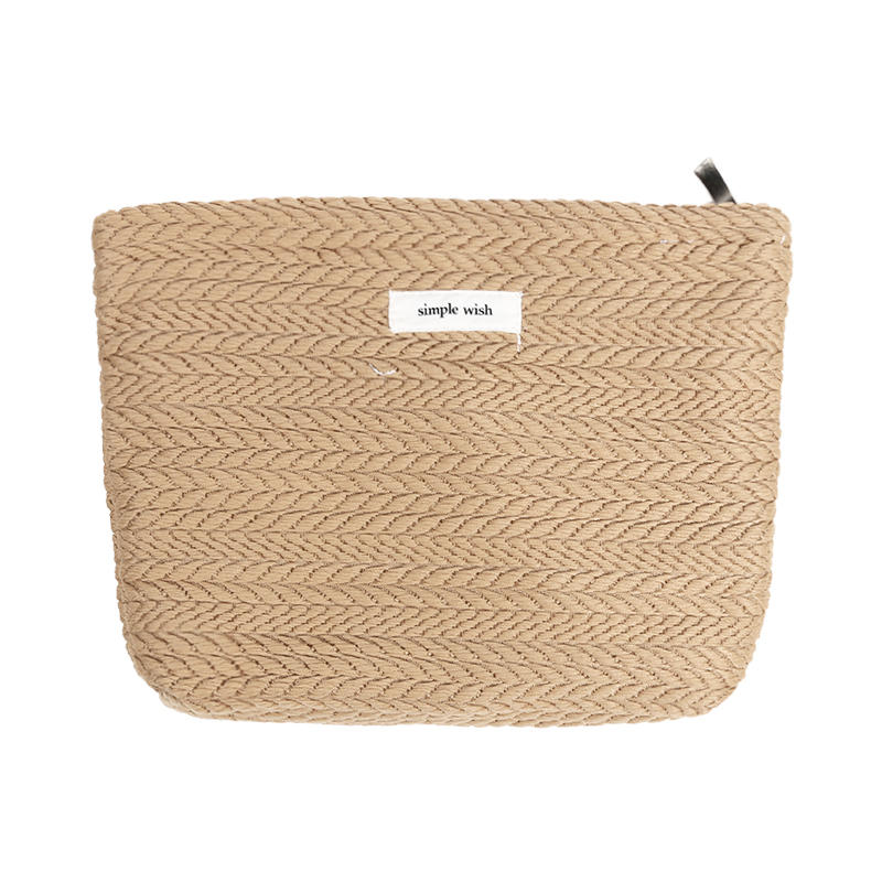 

Артистична в язана гачком сумка-органайзер на блискавці Ручна робота Сумка для косметики Мінімалістичний клатч Дорожній набір Домашня сумка для туалетних приналежностей для ванної кімнати коричневий