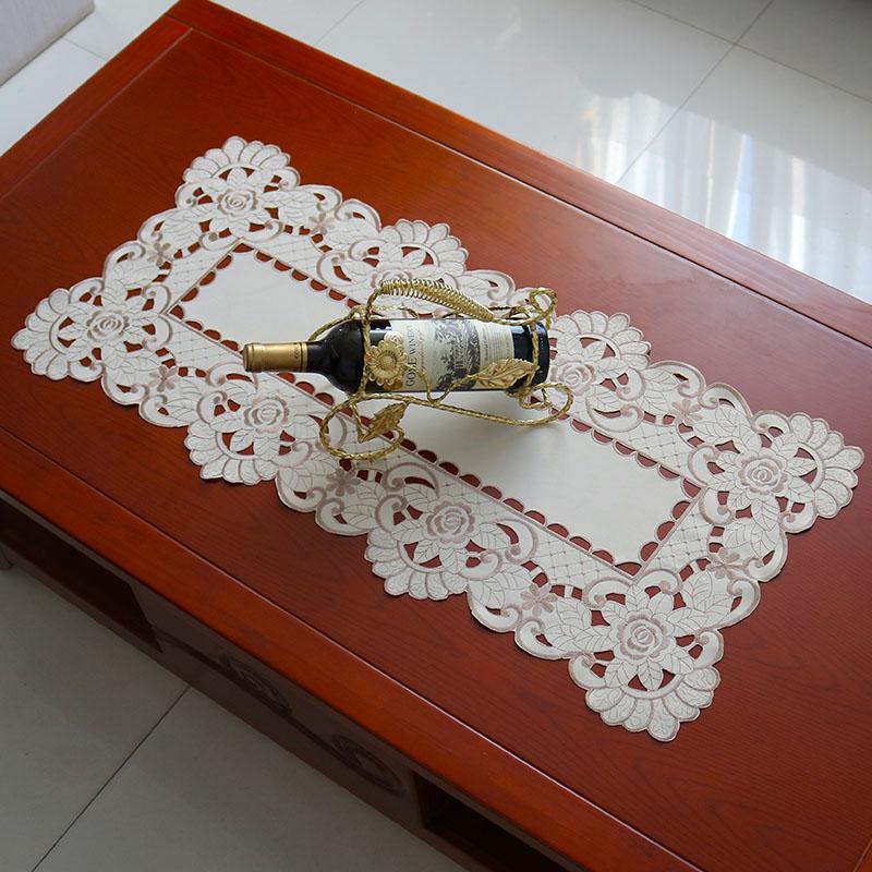 NEUE Hohl-Rosenblüten-Stickerei Tischläufer Stoffabdeckung Tischdecke Weihnachten Hochzeit Tischdekoration und Zubehör für Zuhause