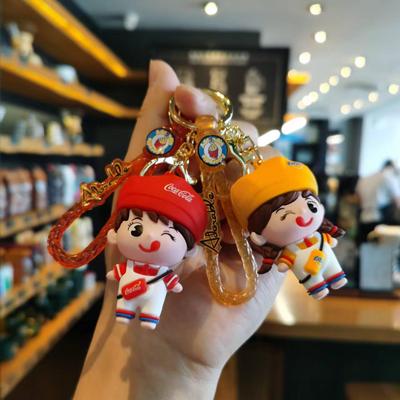 Kreativer Coca-Cola Paar Schlüsselanhänger: Cartoon-Figur Taschenanhänger & Geschenk