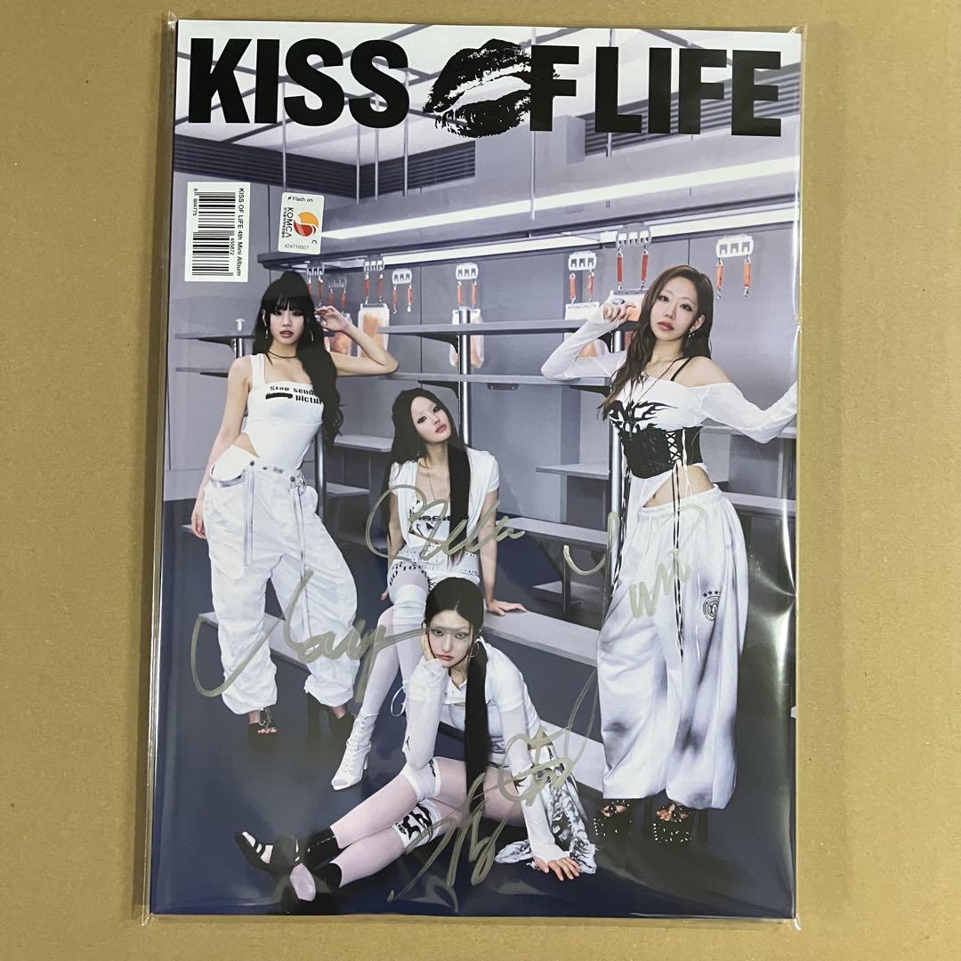 

[USED] KISS OF LIFE 224 Autographed Album Magazine All