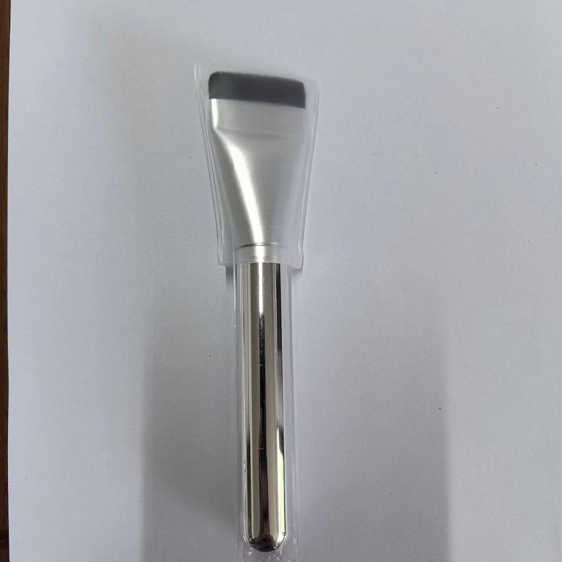 

Wake One-Word Ultra-Thin Flat Foundation Brush - Lightweight, Non-Absorbing Powder Makeup Tool