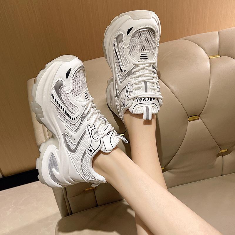 Höhenvergrößernde Dad-Schuhe Damen 2024 neu vielseitig gebraten Street dicksohlige Retro atmungsaktives Mesh leichte lässige Sportschuhe Tide