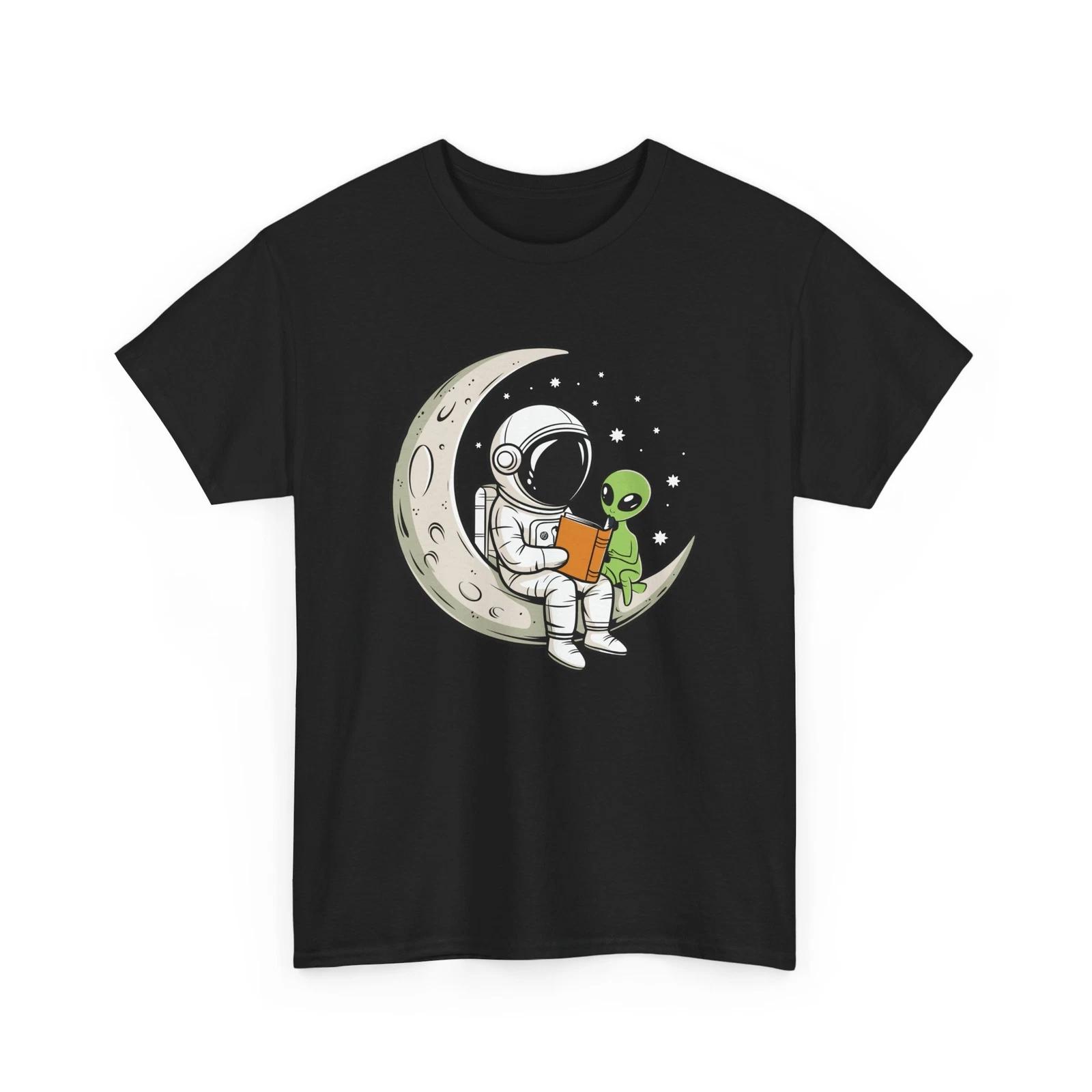 Astronaut & Alien Reading Book T-Shirt Sci Fi Book Lover Shirt 2XL