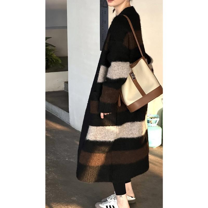 

Осень и зима новый ленивый стиль свободный средней длины контрастные полоски утолщенный свитер вязаный кардиган куртка женский тренд average code