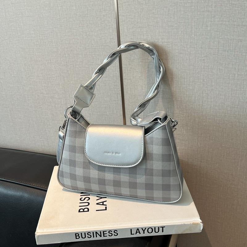 

Niche bag women s new summer versatile messenger bag plaid single shoulder underarm small square bag серебряный