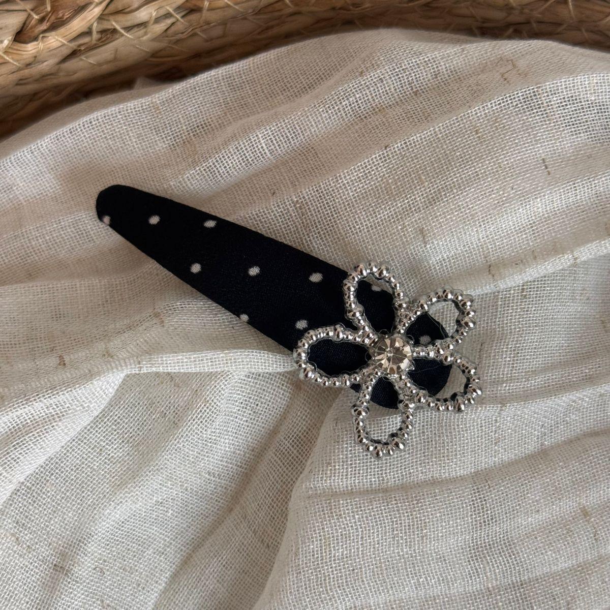 

Заколка для волос с блестящим бриллиантовым цветком в горошек Премиум-стиль Нежная боковая заколка Универсальная заколка для челки Заколка для непослушных волос Головной убор чёрный