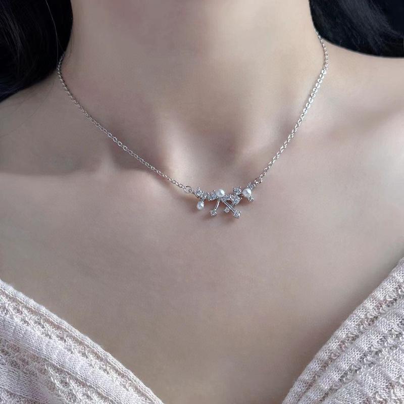 

Whereabouts Broken Nebula Sterling Silver Necklace & Pearl Stud Earrings Set: Women s Japanese-Korean Fashion Clavicle Chain Trend Copper