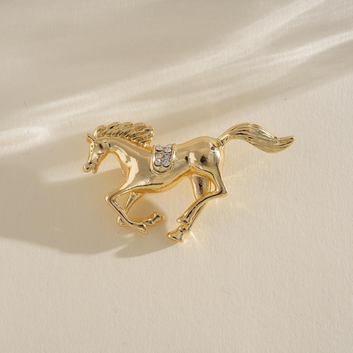 Металлическая ветряная брошь-брошь с инкрустацией бриллиантами, гладкая лошадка, рождественский год, легкая роскошная брошь, персонализированная модная брошь