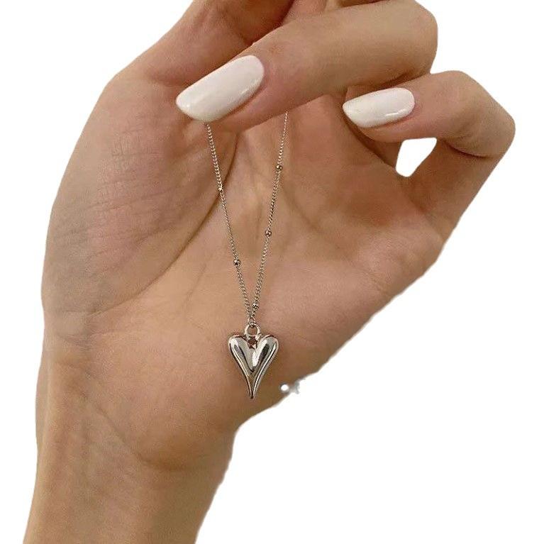 High-end heart necklace for women, INS trendy niche design, light luxury minimalist student bestie collarbone chain sweatshirt chain for women