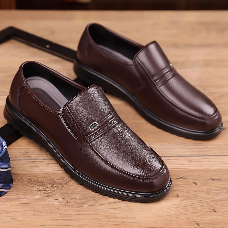 

The first layer of cowhide men s shoes 2024 autumn leather foot cover non-slip casual leather shoes single shoes middle-aged and elderly father shoes 44 темно-коричневого кольору