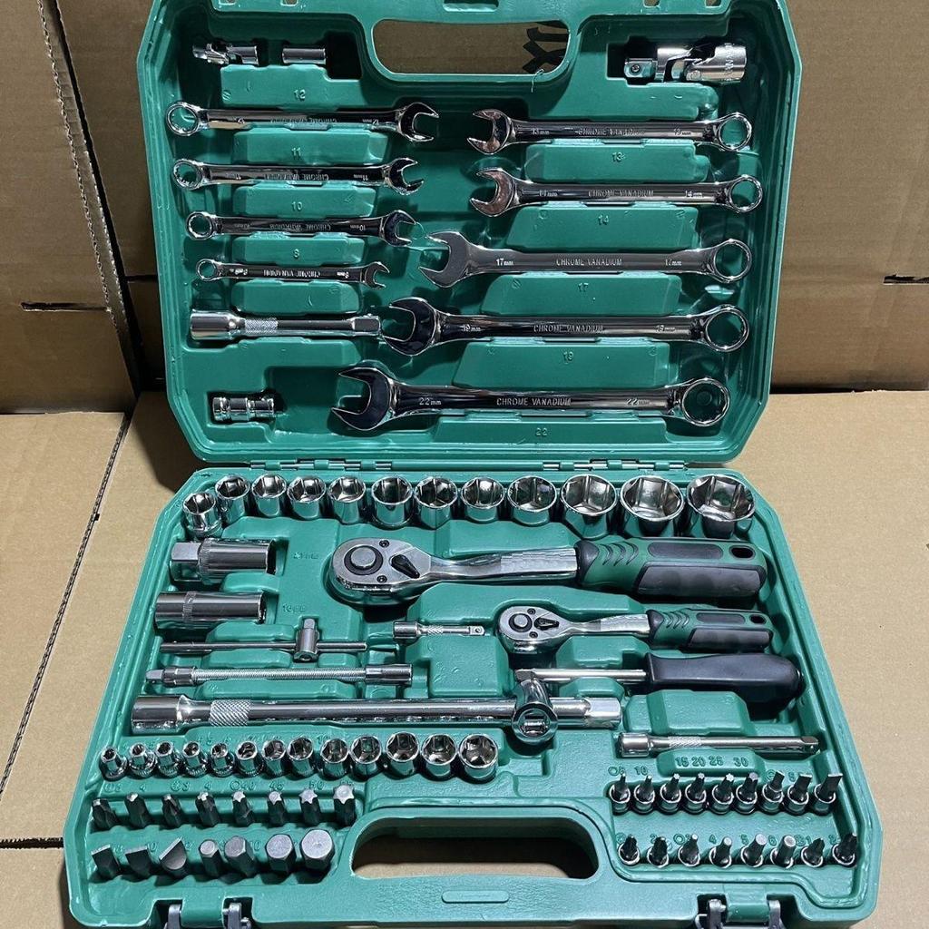 121-Piece Car Maintenance Repair Tool Set with Socket and Wrench Combination