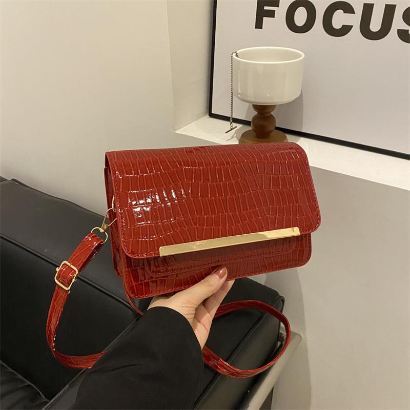 Trendy Medium-sized Square Bag With Stitching Details For Daily Outfits