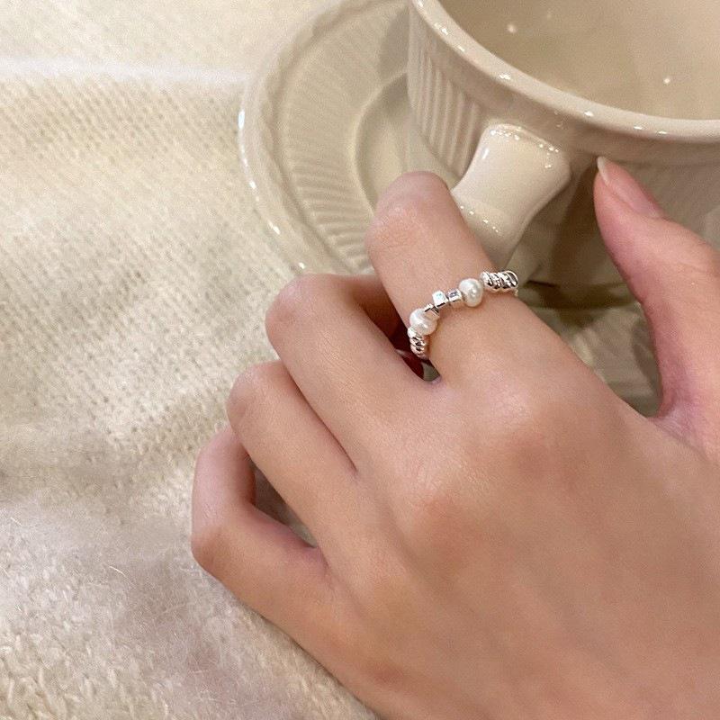 Elegant Irregular Silver Foil Pearl Stretchy Ring - Modern Style for Women