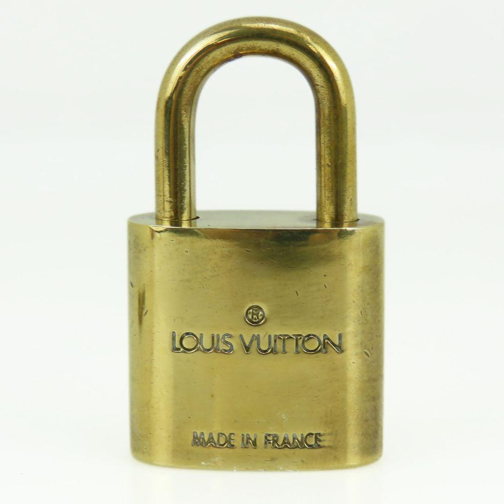 Used LOUIS VUITTON Cadena No.317 metal gold padlock