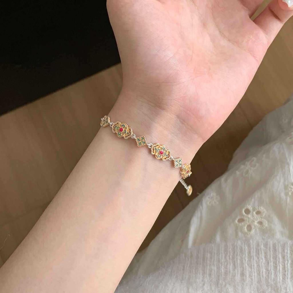 Butterfly flower bracelet niche new Chinese court style design versatile, simple and fresh for girlfriend