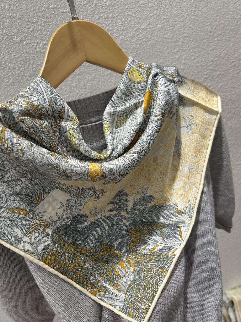 Double-Sided Silk Wool Scarf Women'S Autumn And Winter Silk Wool 70 Square Scarf Warm Dual-Purpose Women'S Versatile Temperament Air Conditioner Neck