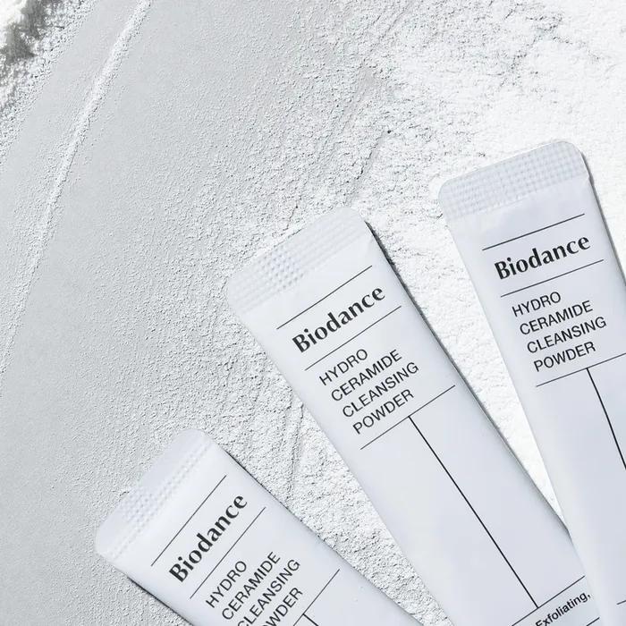 [15vrstvá péče Hyalcera s dvojitou bariérou]_Hydro-Ceramidový čisticí pudr