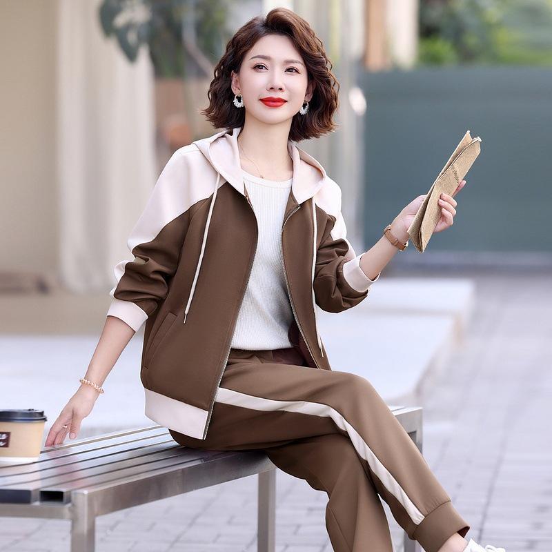 Spring Women's Casual Two-Piece: Loose Zipper Jacket & Elastic Waist Long Pants - For Middle-Aged and Elderly Women.