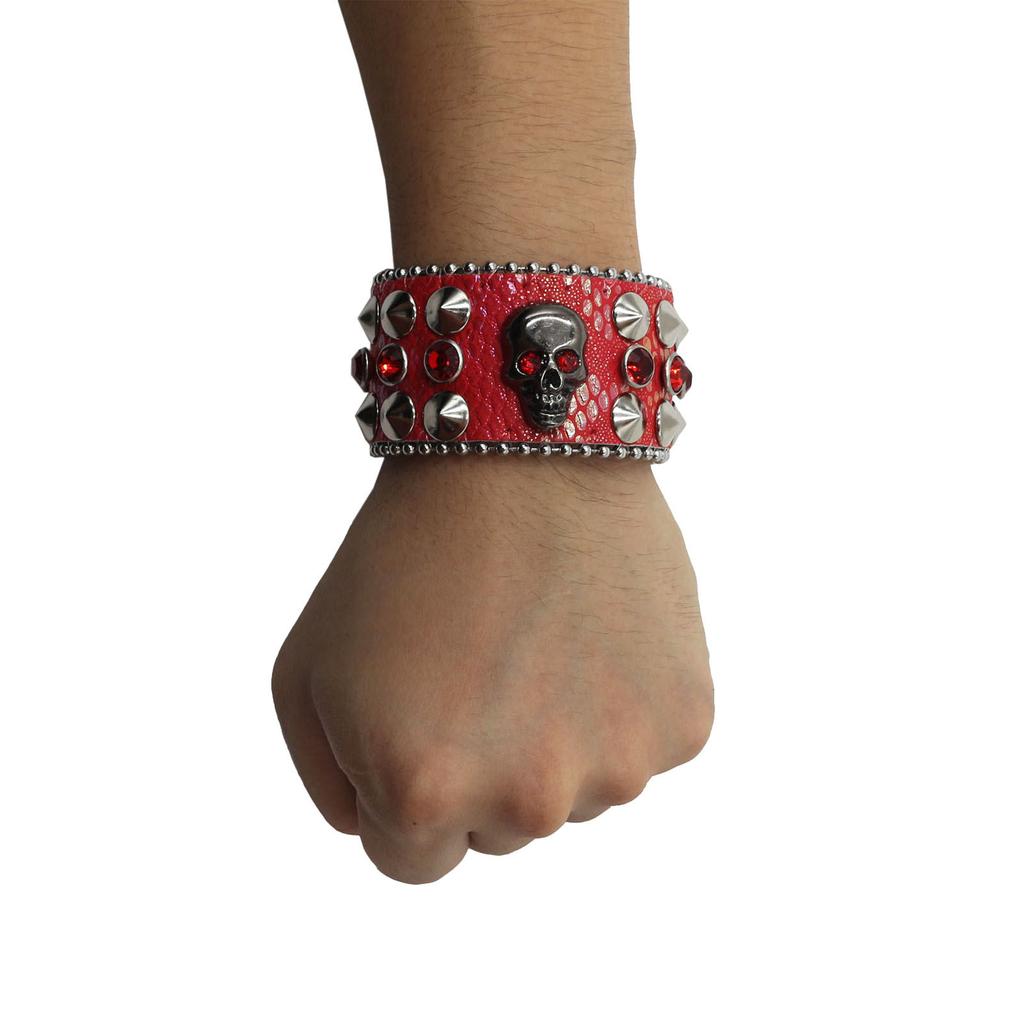 Amerikanisches Strassnietenarmband, Punk Gothic Personalisierter Schmuck mit kleinem Totenkopf verziert