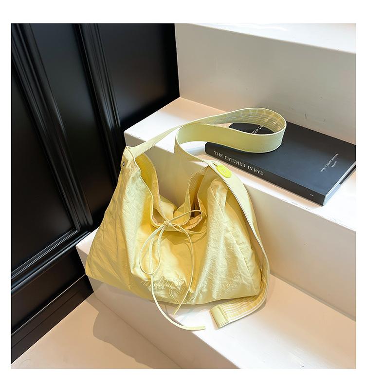 

2025 новая сумка через плечо корейская версия ins клетчатая холщовая сумка для поездок на работу женская студенческая повседневная большая вместимость сумка-тоут жёлтый