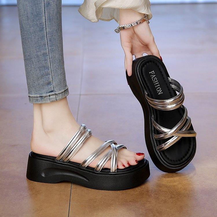 Thick-soled heightening outer wear casual beach slippers women's summer 2025 new two-wear sandals one-word sandals versatile explosion