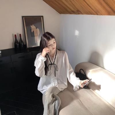 French Retro V-neck Lace-up Bow Shirt for Women In Spring and Summer Long-sleeved White Design Pleated Lace Top
