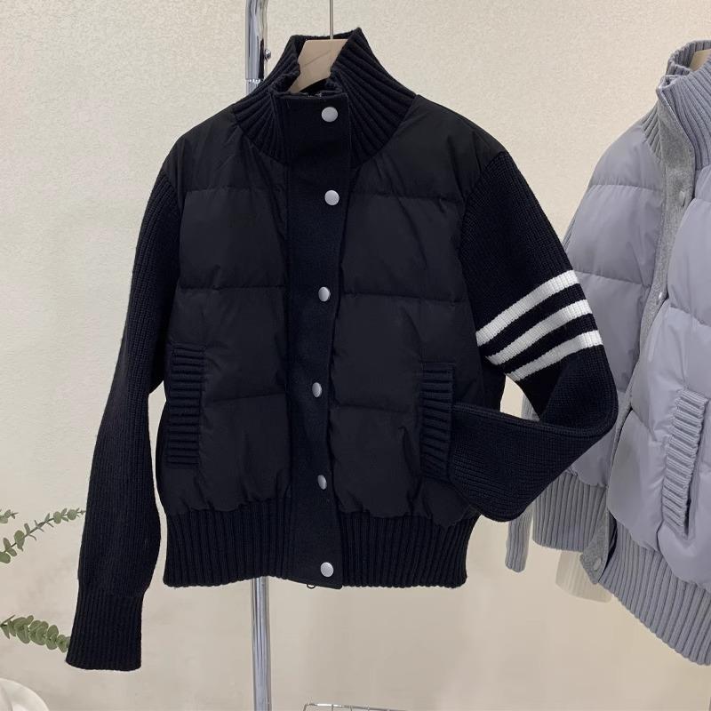 Wear a small short white goose down jacket for women's autumn and winter new knitted splicing niche