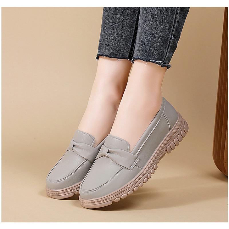 New Fashionable One-legged Bean Shoes with Soft Soles for Mothers