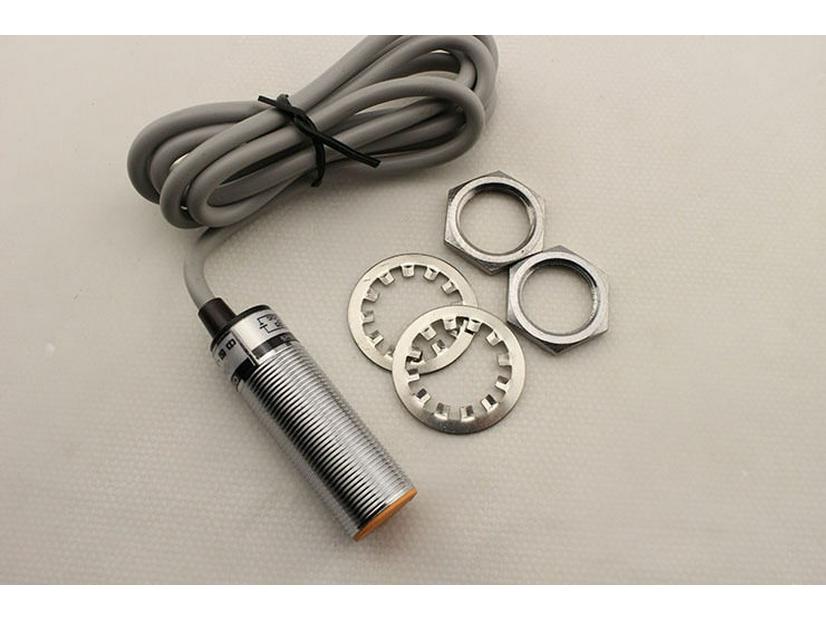 Metall Induktiver Näherungsschalter LB3-3NKNBPKPBLKLBAKAB-F, 24V AC/DC Zwei-/Dreidraht-Sensor